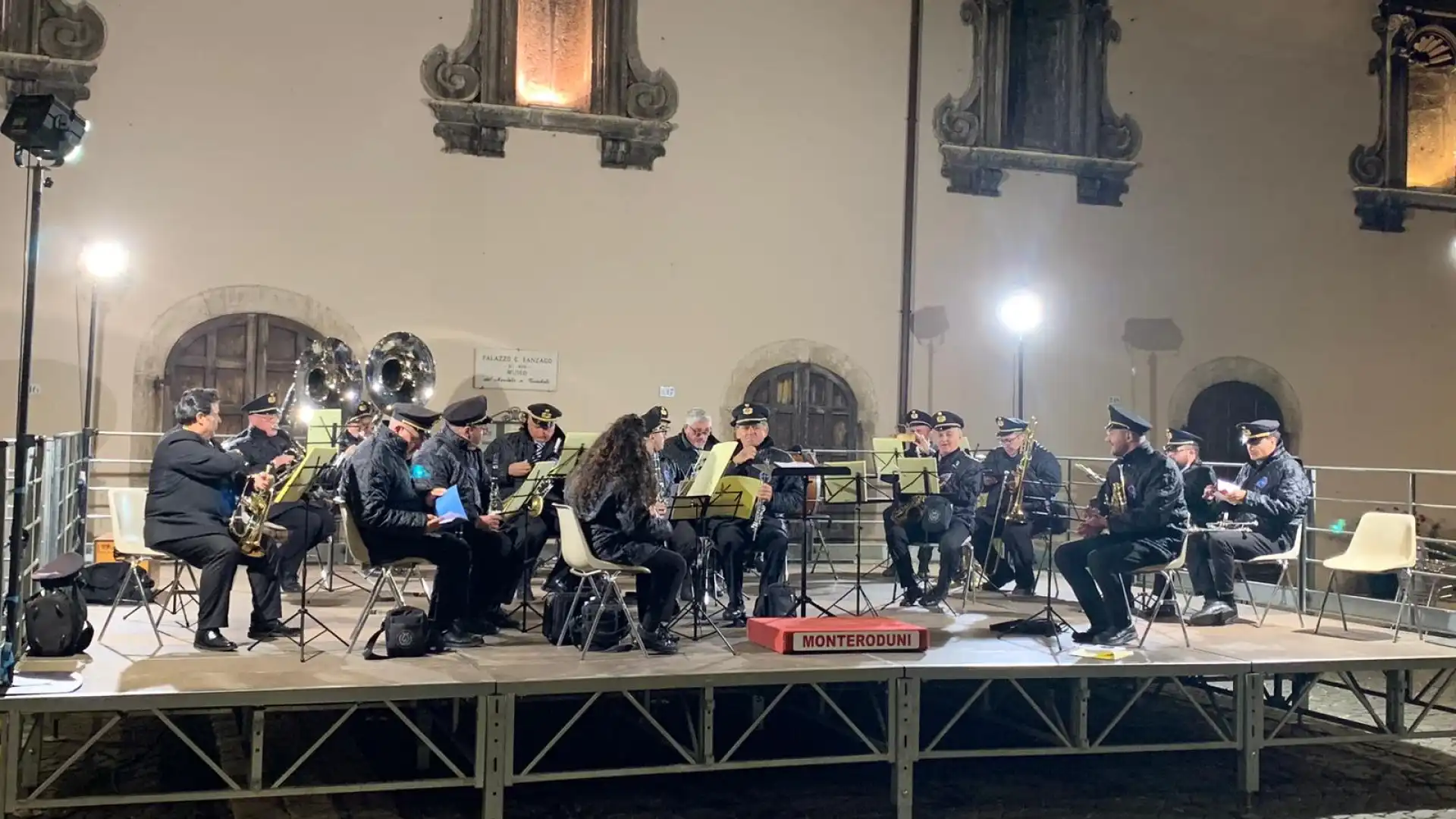 La banda di Monteroduni continua il suo tour musicale. Successo per l’esibizione in Abruzzo a Pescocostanzo.